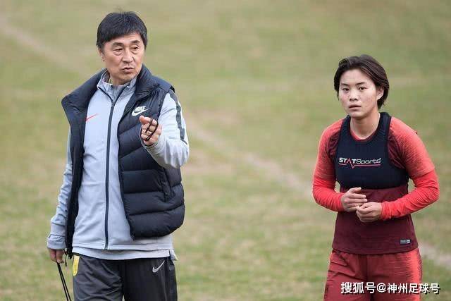记者：维尼修斯未续约只是想涨薪，而小蜘蛛压根不想留在马竞